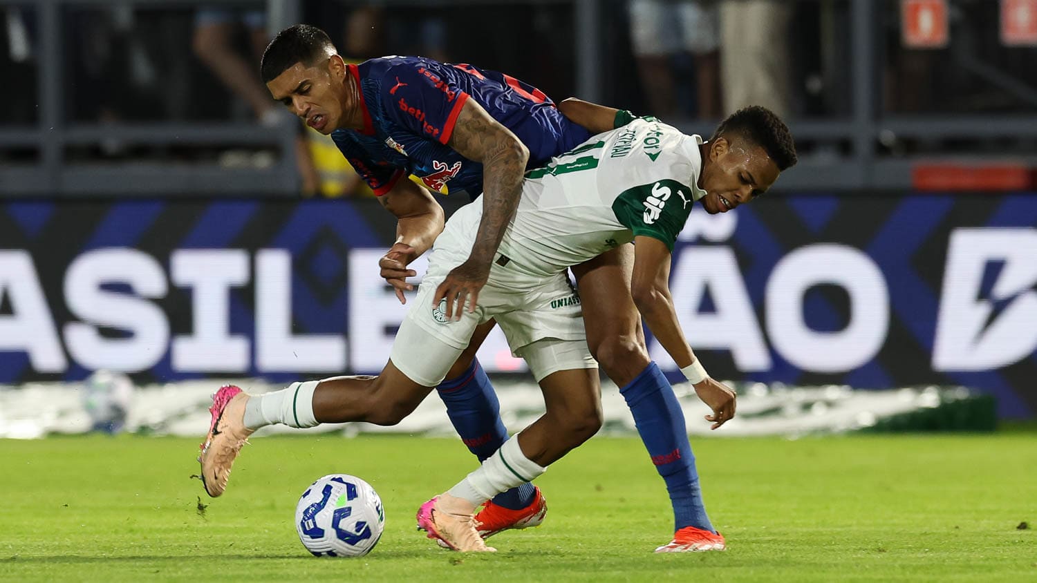 Palmeiras Garante a Liderança com Virada Heroica sobre o Bragantino na 9ª Rodada do Brasileirão 2025